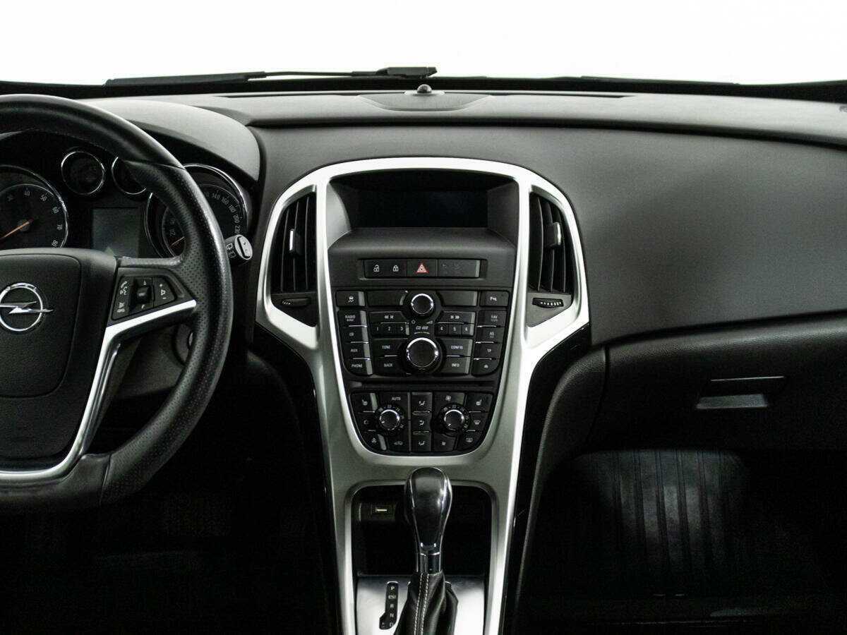 Opel Astra с пробегом — 2013 год. Фото: #13