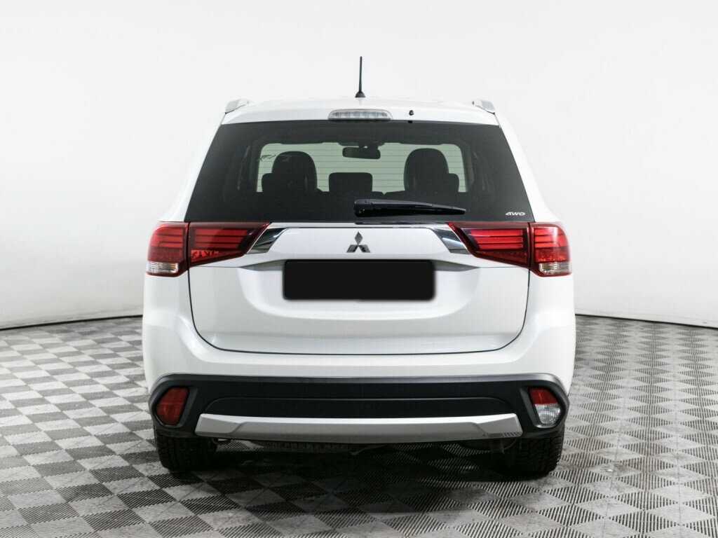 Mitsubishi Outlander с пробегом — 2015 год. Фото: #4