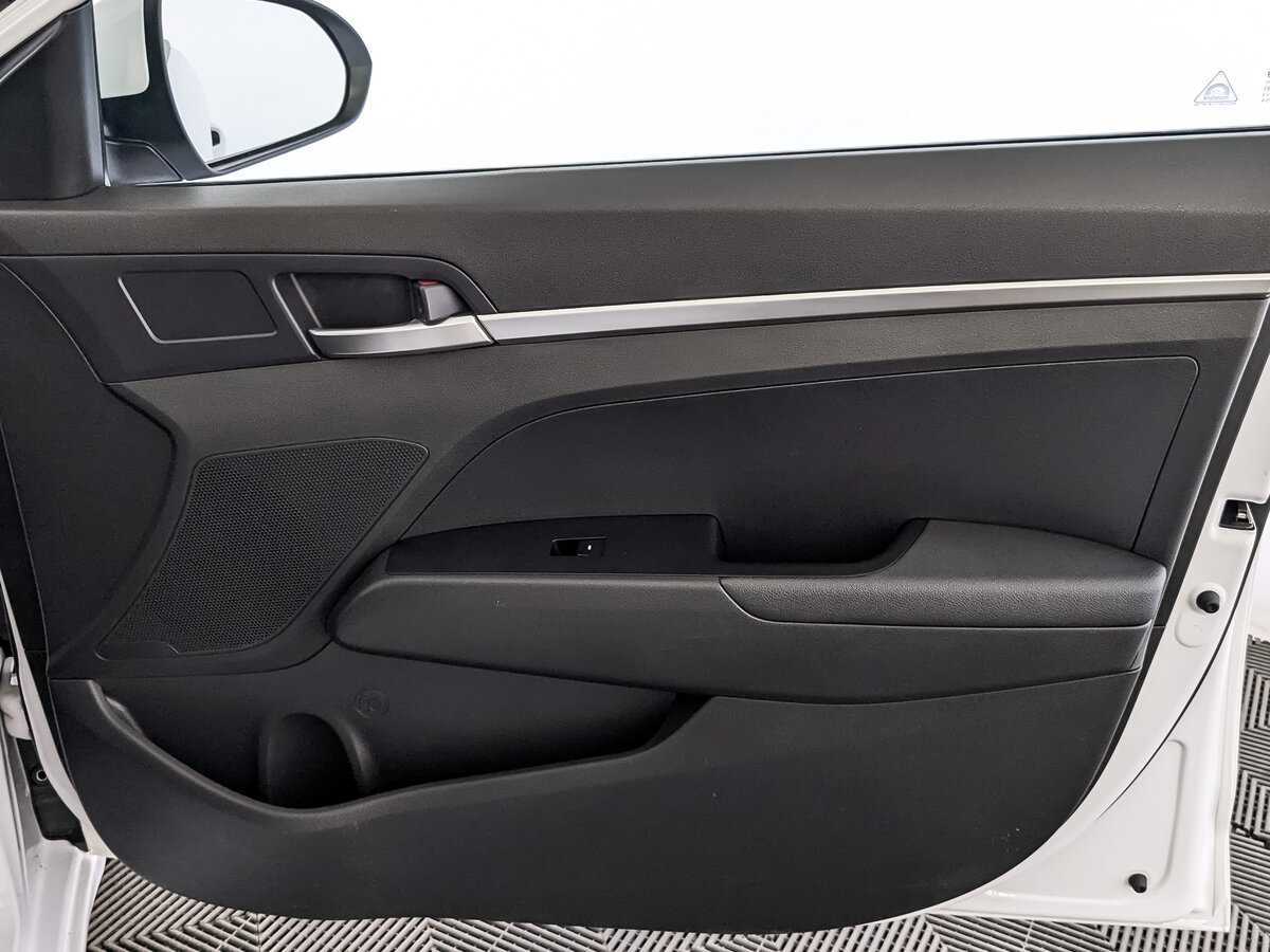 Hyundai Elantra с пробегом — 2019 год. Фото: #24