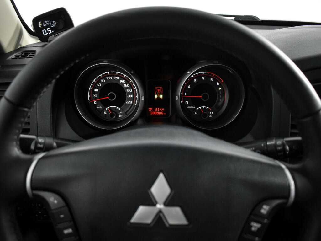 Mitsubishi Pajero с пробегом — 2013 год. Фото: #22