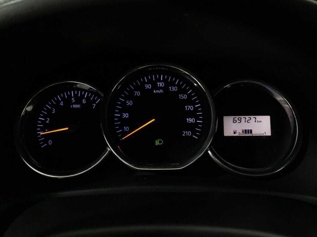 Renault Sandero с пробегом — 2016 год. Фото: #11