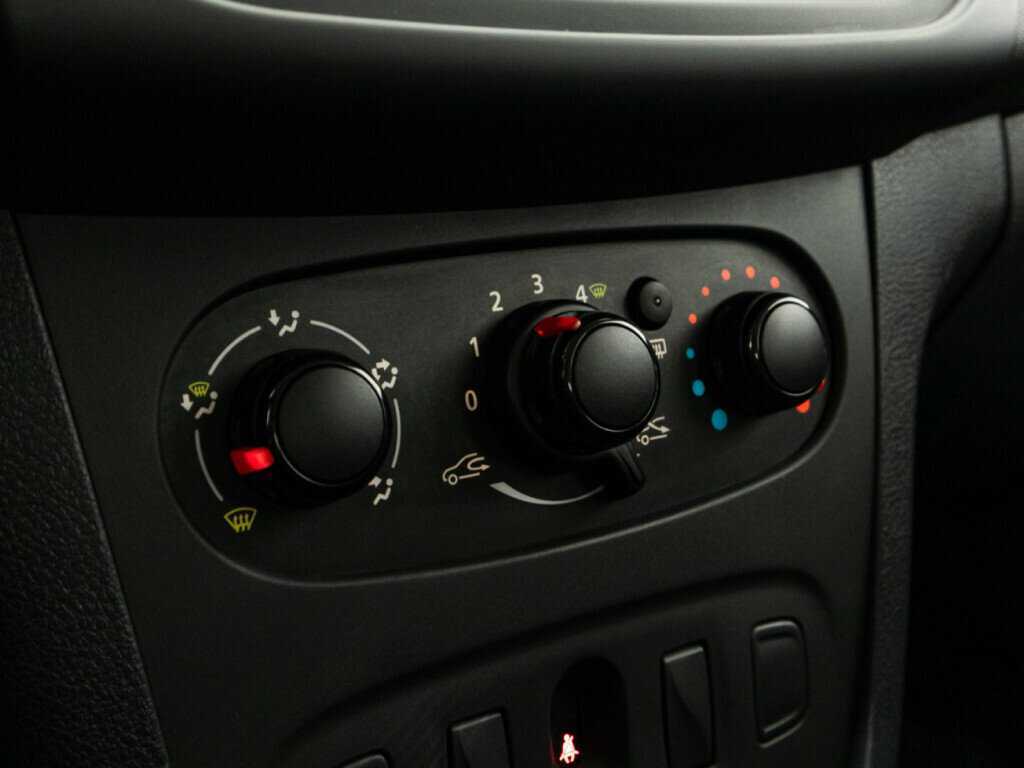 Renault Sandero с пробегом — 2016 год. Фото: #14