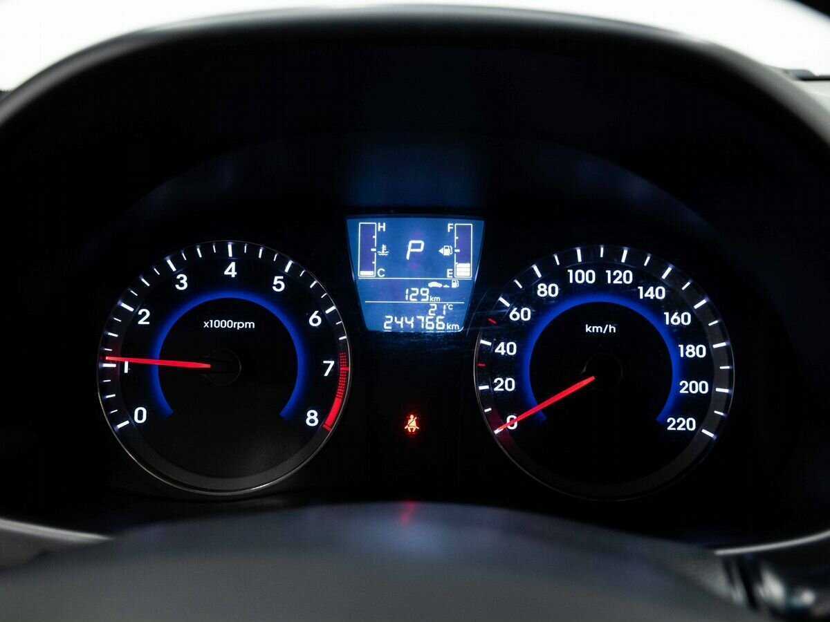 Hyundai Solaris с пробегом — 2015 год. Фото: #13