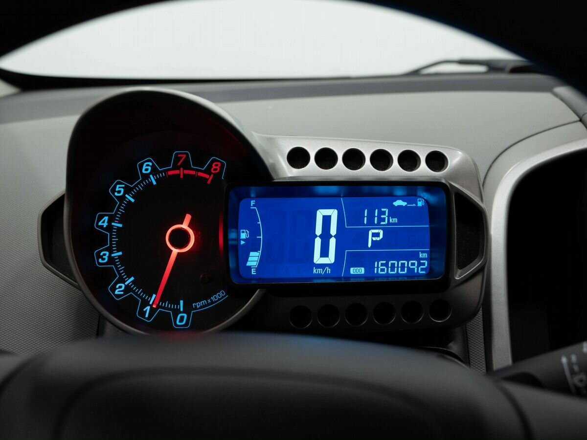 Chevrolet Aveo с пробегом — 2014 год. Фото: #15