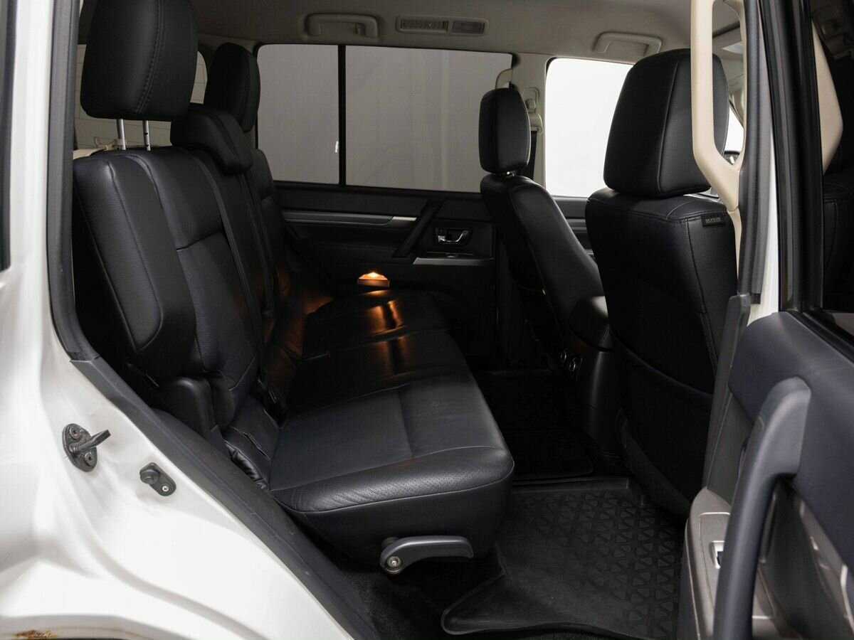 Mitsubishi Pajero с пробегом — 2013 год. Фото: #10