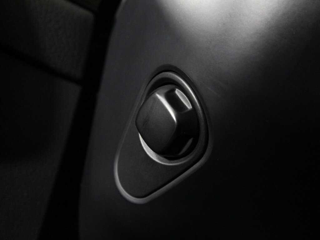 Volkswagen Touareg с пробегом — 2012 год. Фото: #18