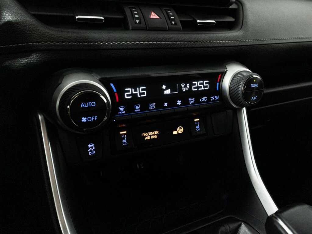 Toyota RAV4 с пробегом — 2020 год. Фото: #14