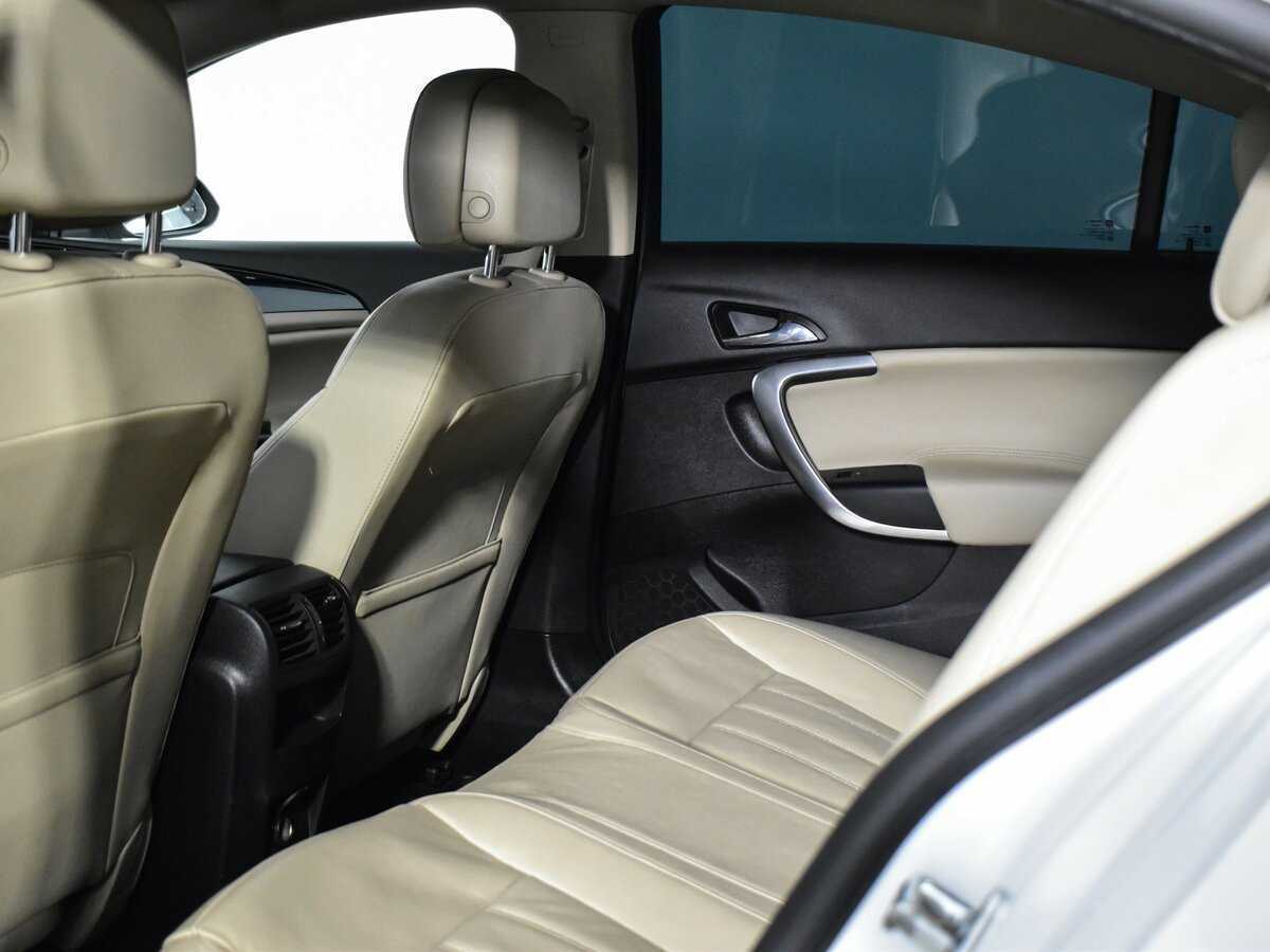 Opel Insignia с пробегом — 2014 год. Фото: #10