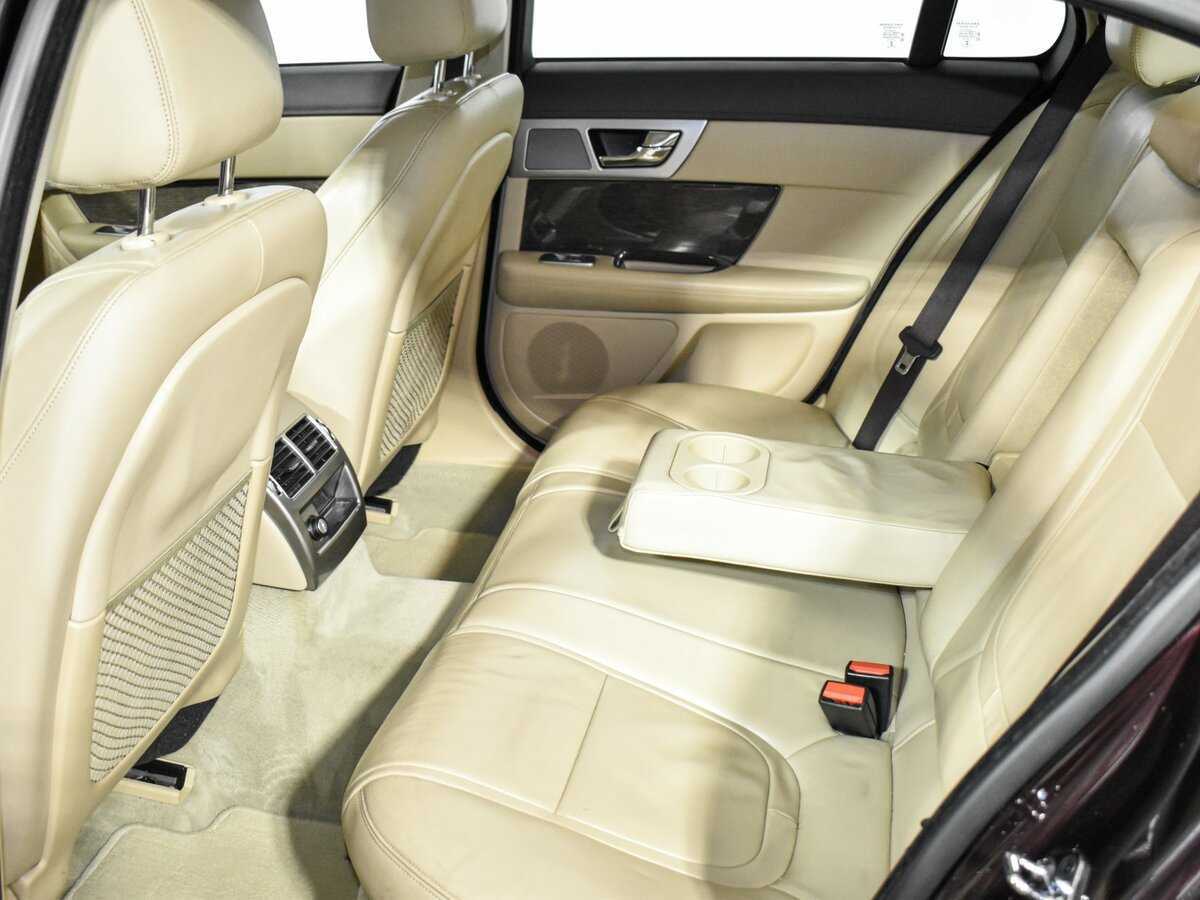 Jaguar XF с пробегом — 2014 год. Фото: #9