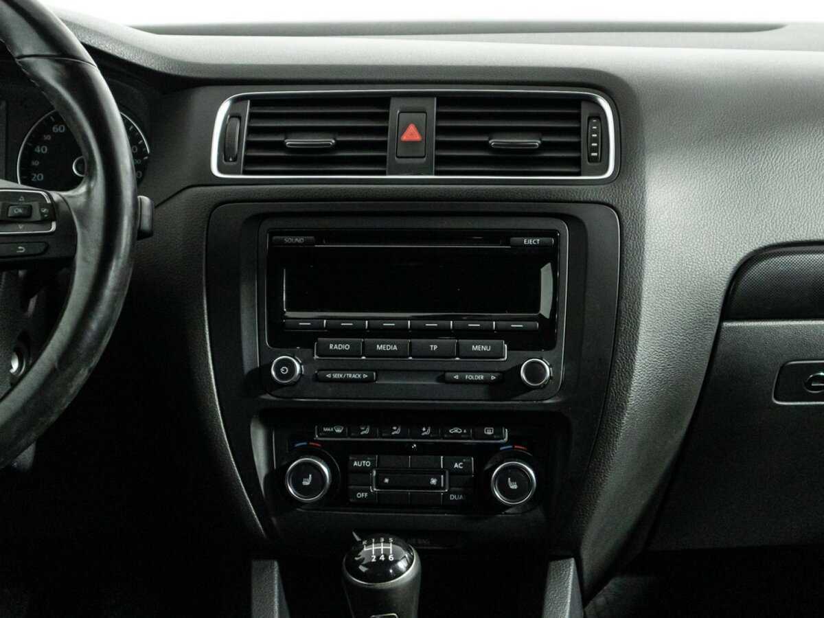 Volkswagen Jetta с пробегом — 2012 год. Фото: #13