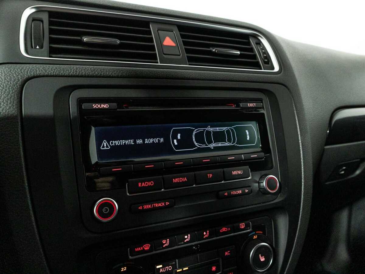 Volkswagen Jetta с пробегом — 2012 год. Фото: #14