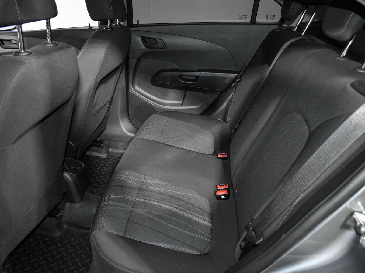 Chevrolet Aveo с пробегом — 2014 год. Фото: #9