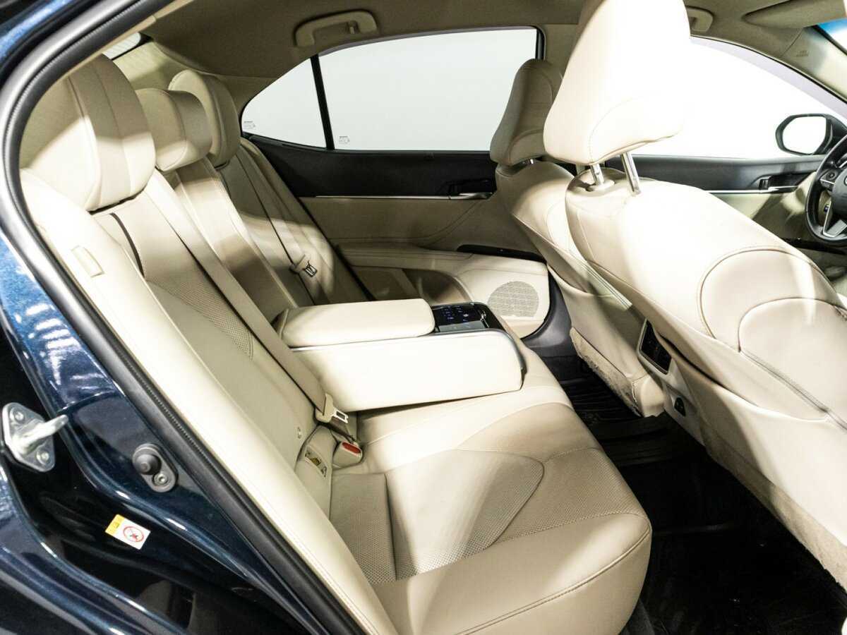 Toyota Camry с пробегом — 2018 год. Фото: #25