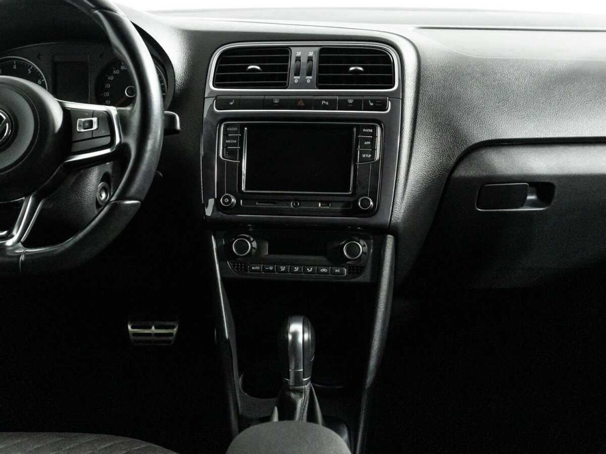 Volkswagen Polo с пробегом — 2018 год. Фото: #13