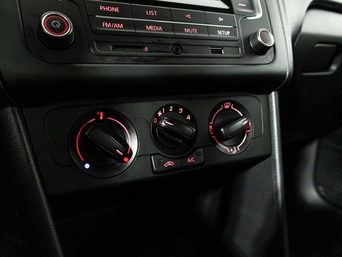 Volkswagen Polo с пробегом — 2017 год. Фото: #14
