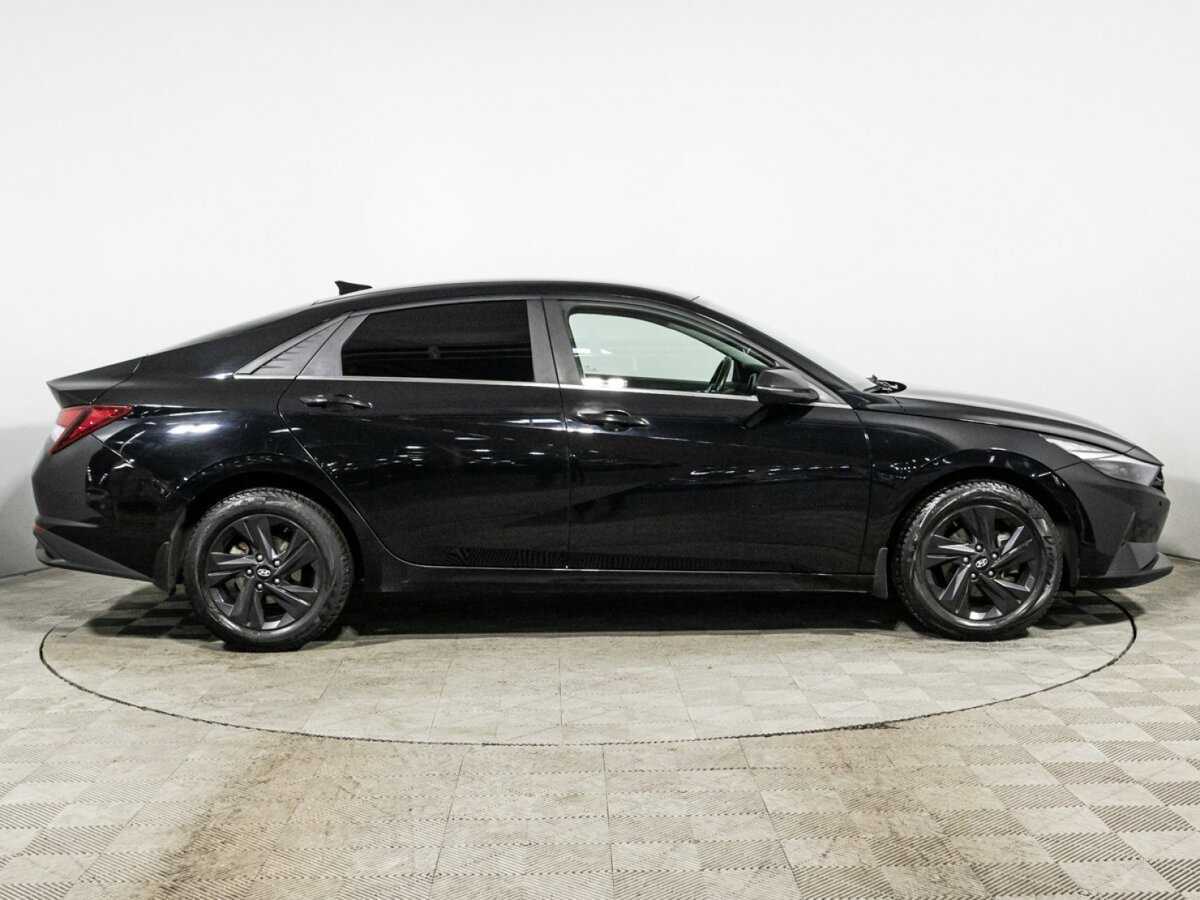 Hyundai Elantra с пробегом — 2021 год. Фото: #3