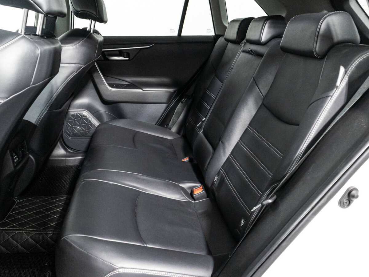 Toyota RAV4 с пробегом — 2021 год. Фото: #9