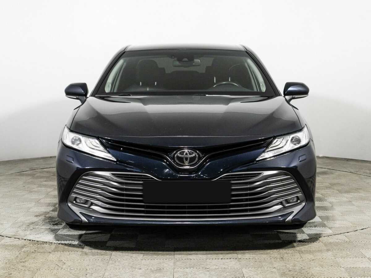 Toyota Camry с пробегом — 2018 год. Фото: #1