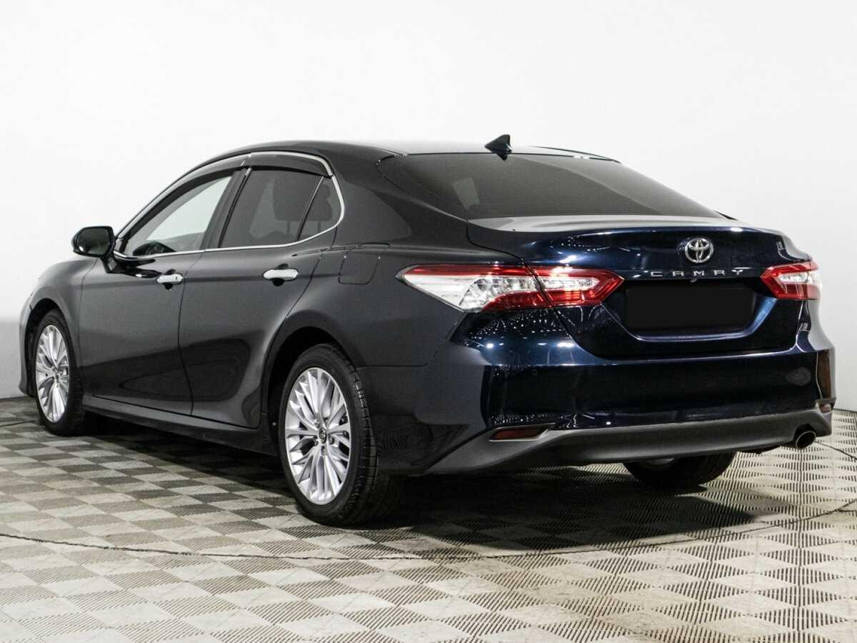 Toyota Camry с пробегом — 2018 год. Фото: #6