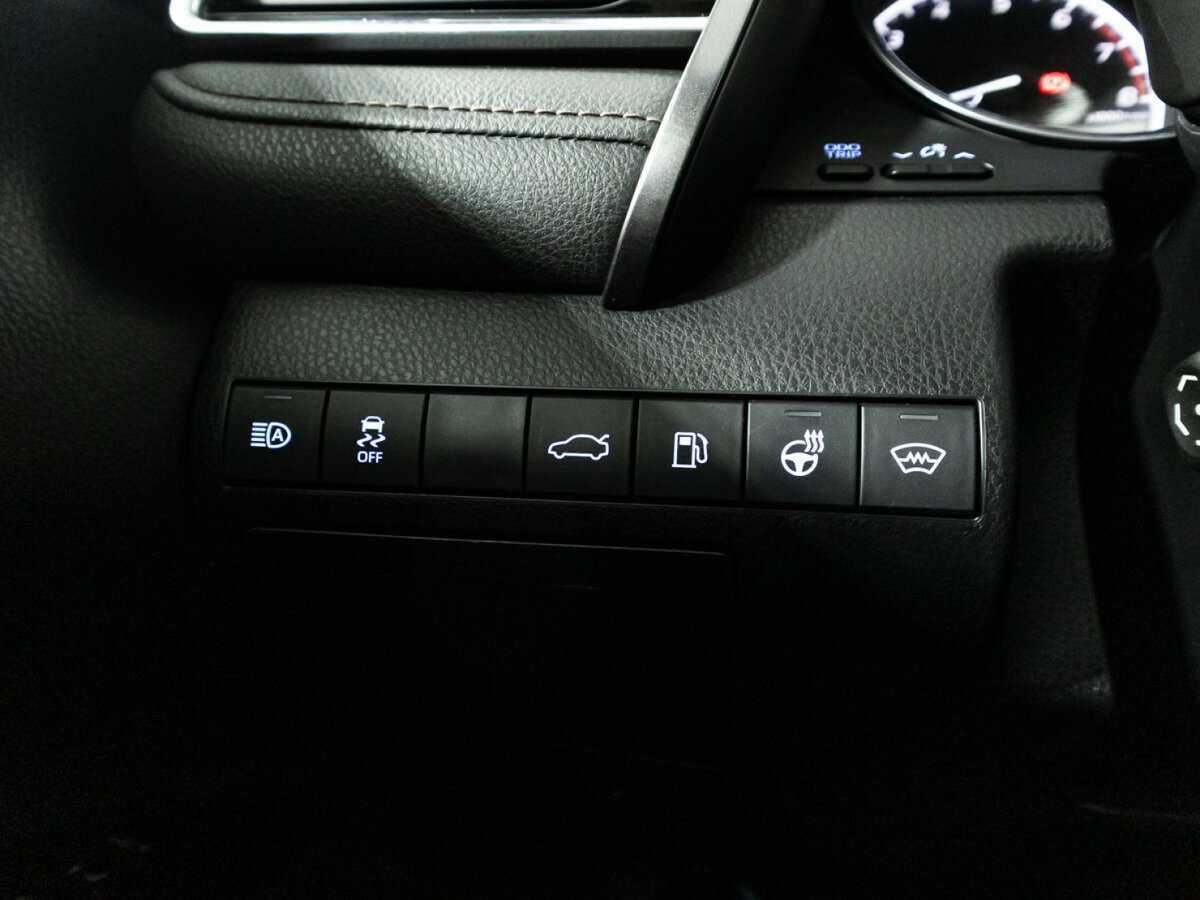 Toyota Camry с пробегом — 2018 год. Фото: #22