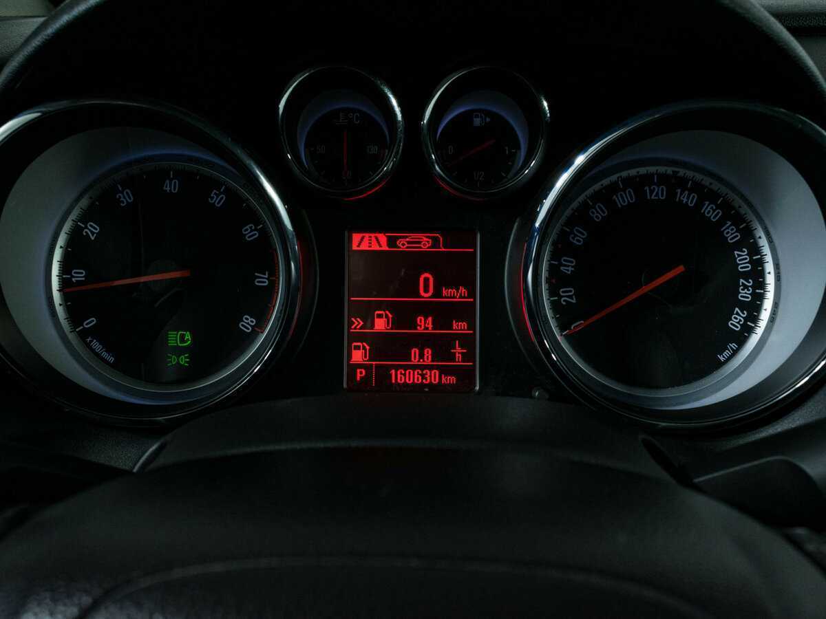 Opel Astra с пробегом — 2012 год. Фото: #10