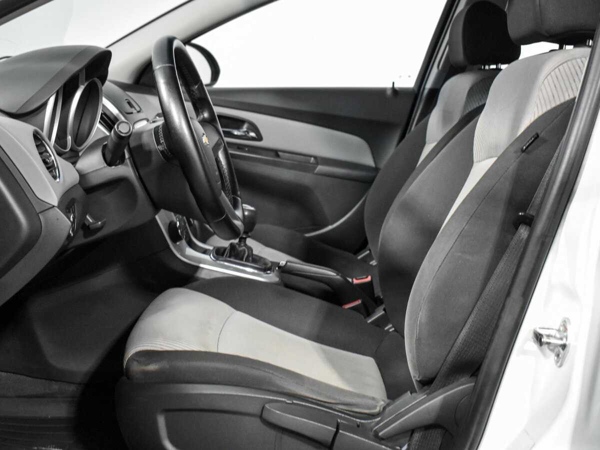 Chevrolet Cruze с пробегом — 2014 год. Фото: #9