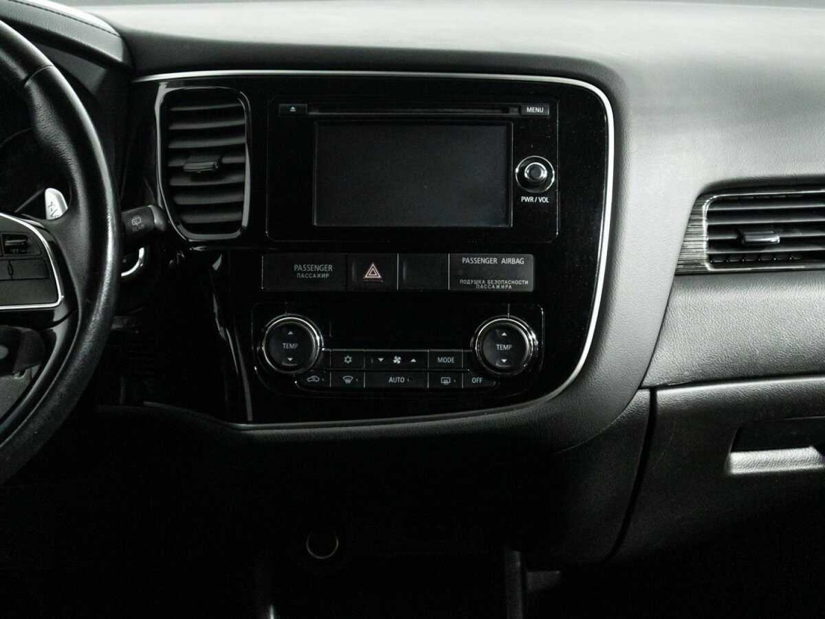 Mitsubishi Outlander с пробегом — 2015 год. Фото: #13