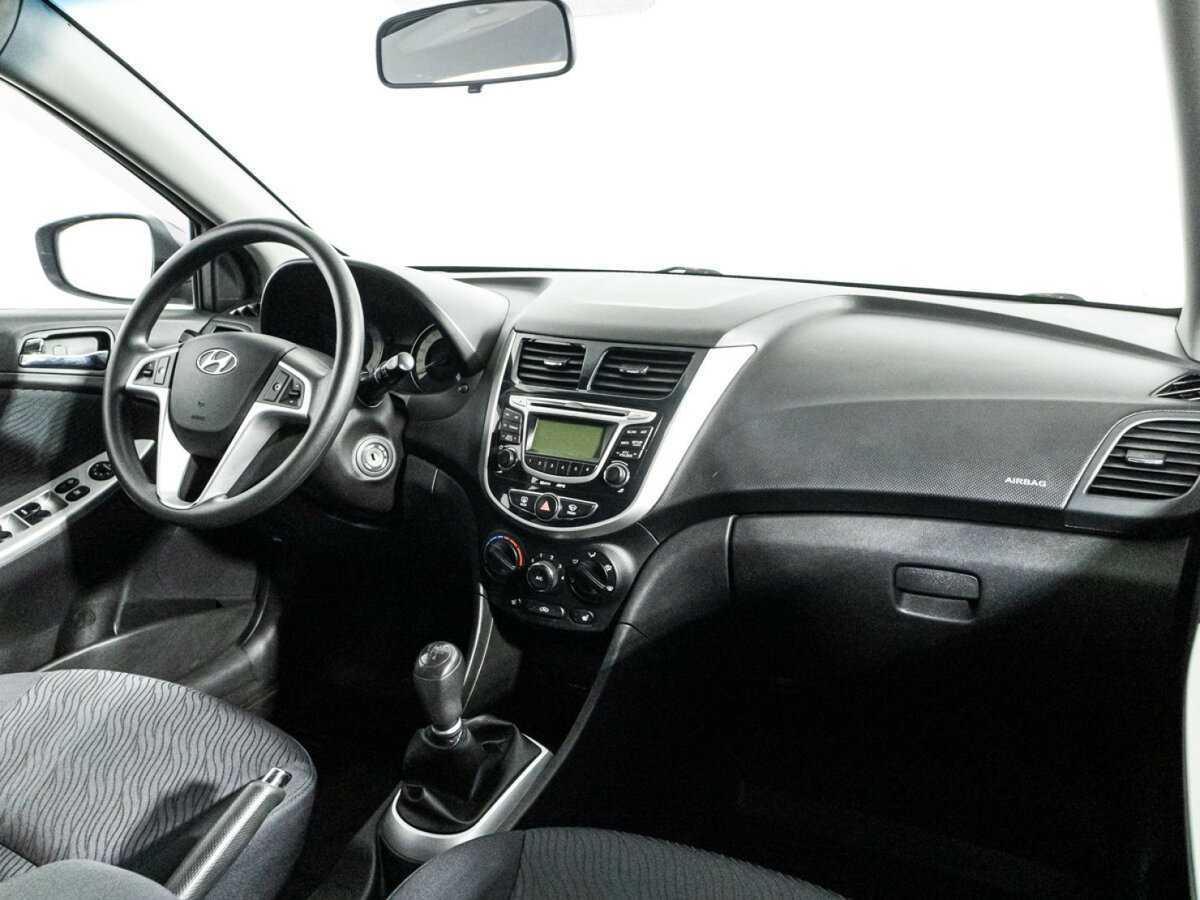 Hyundai Solaris с пробегом — 2013 год. Фото: #8
