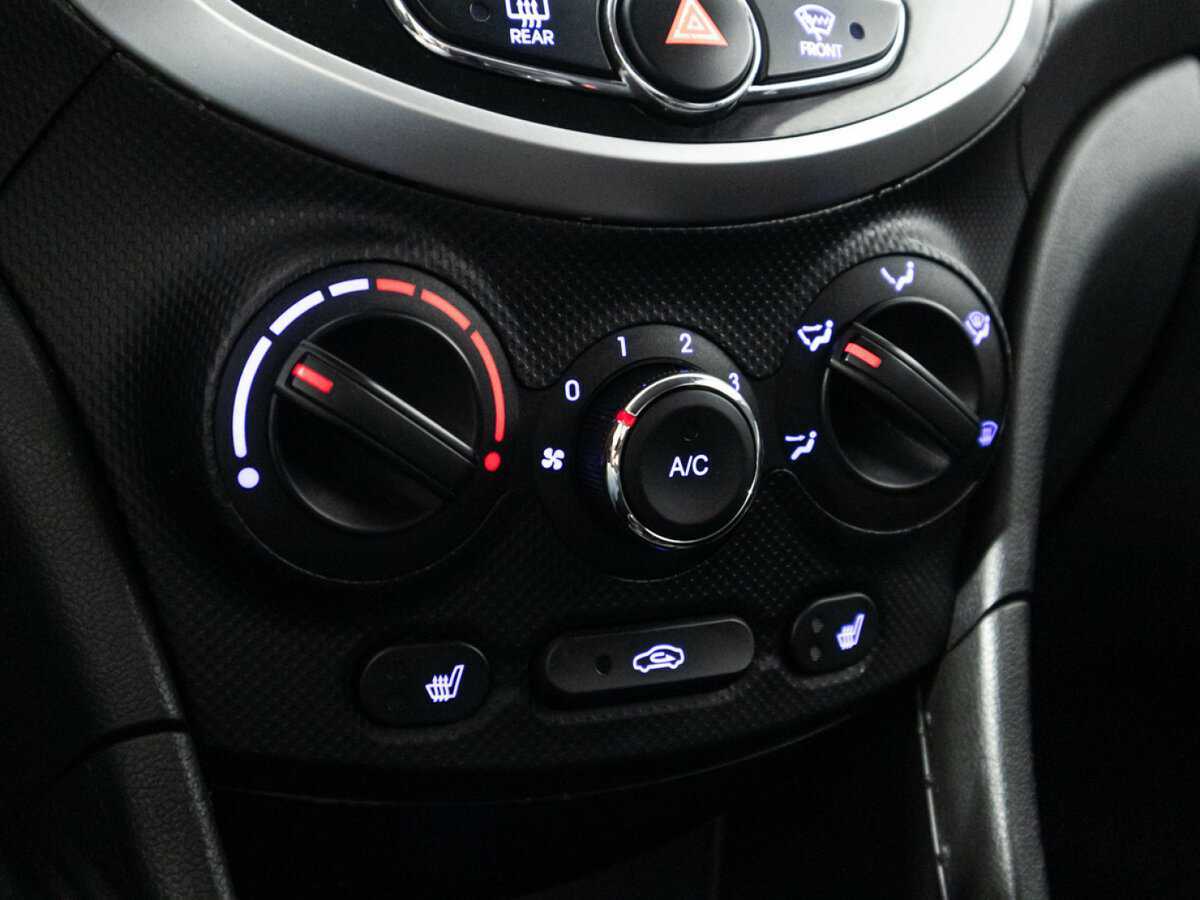 Hyundai Solaris с пробегом — 2013 год. Фото: #14