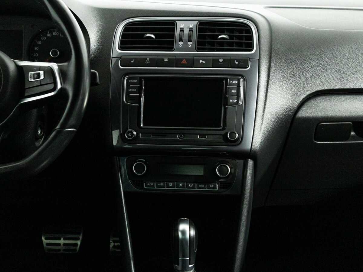 Volkswagen Polo с пробегом — 2018 год. Фото: #13