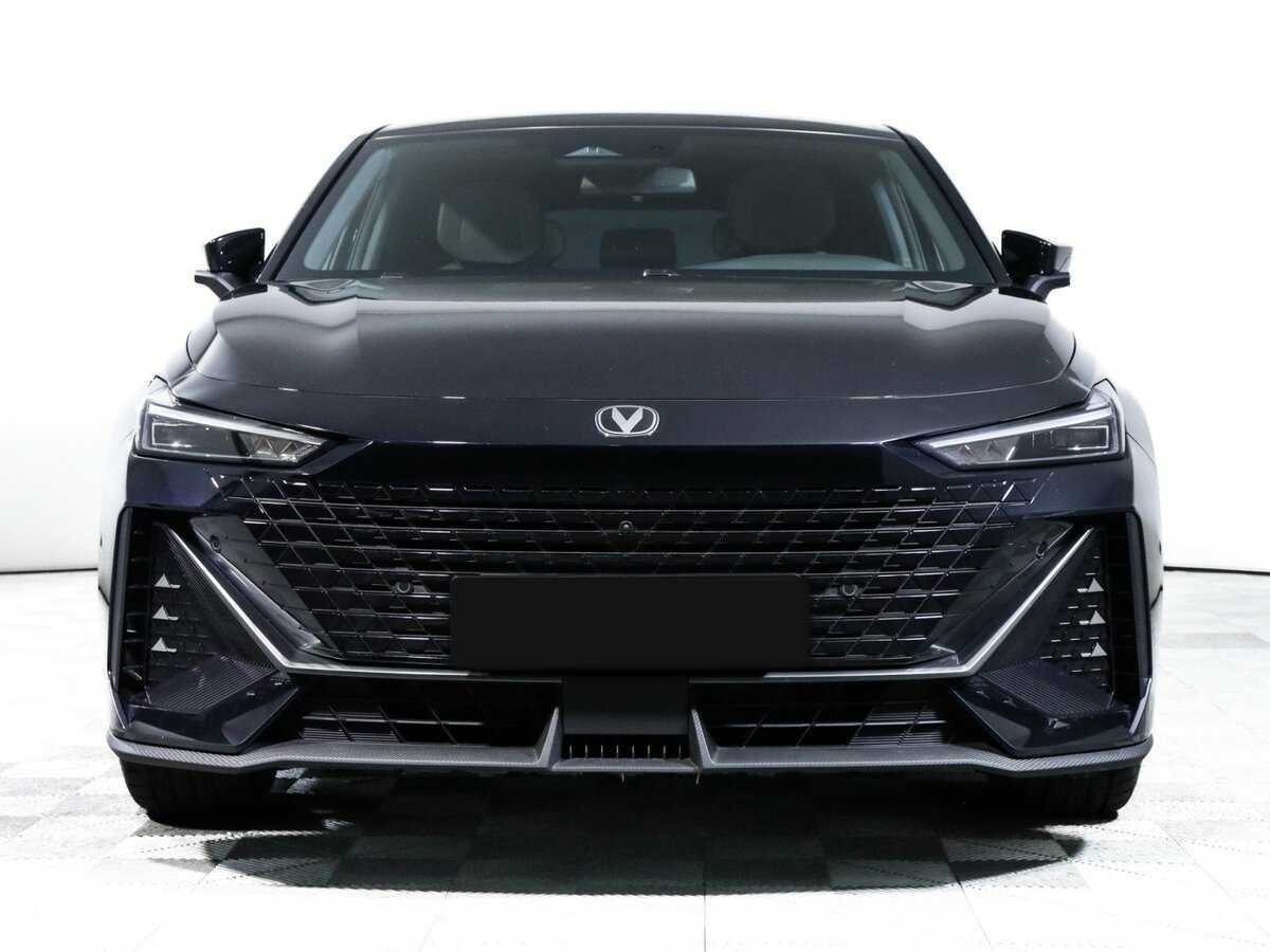 Changan UNI-V с пробегом — 2023 год. Фото: #1