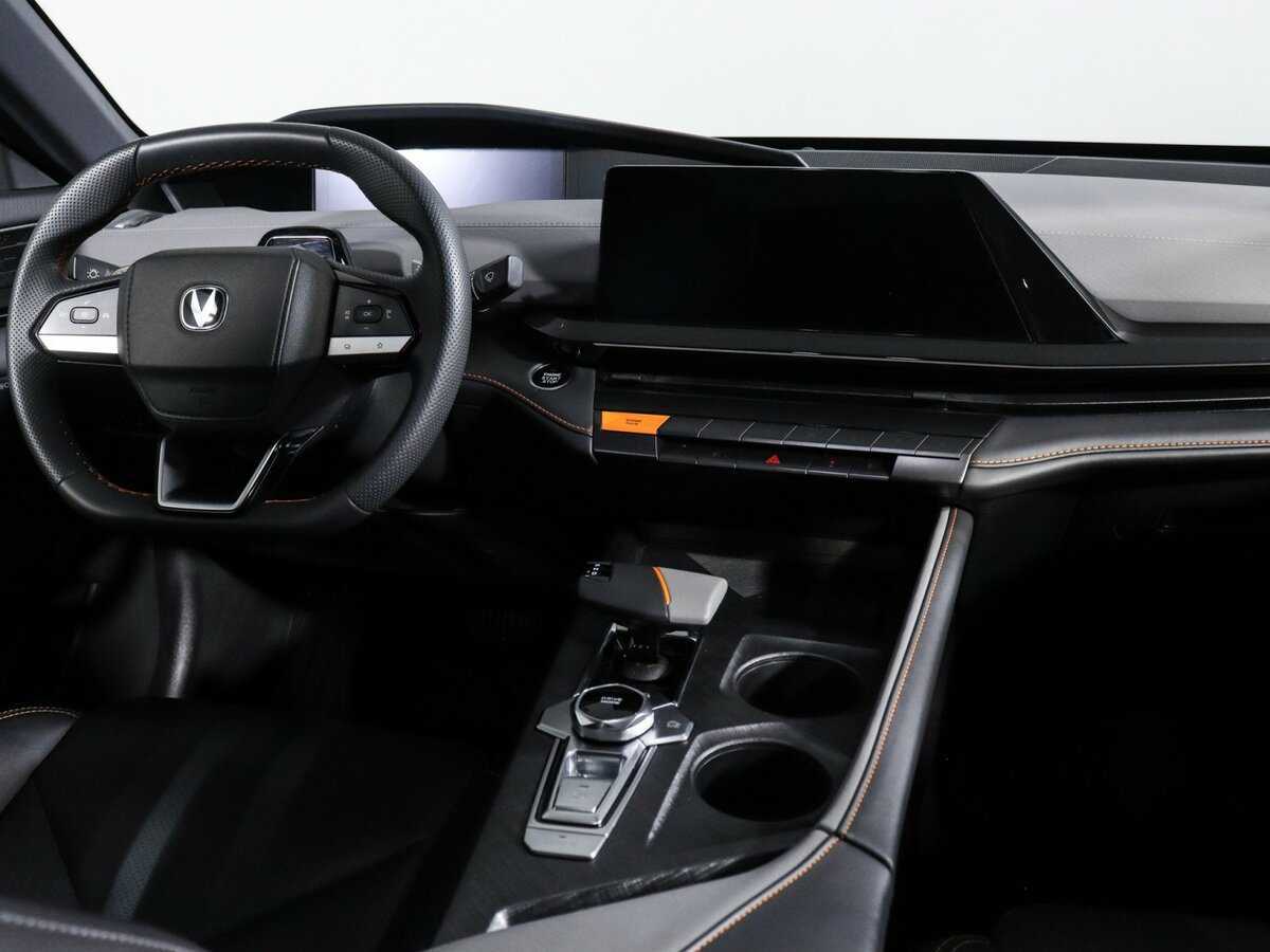 Changan UNI-V с пробегом — 2023 год. Фото: #8