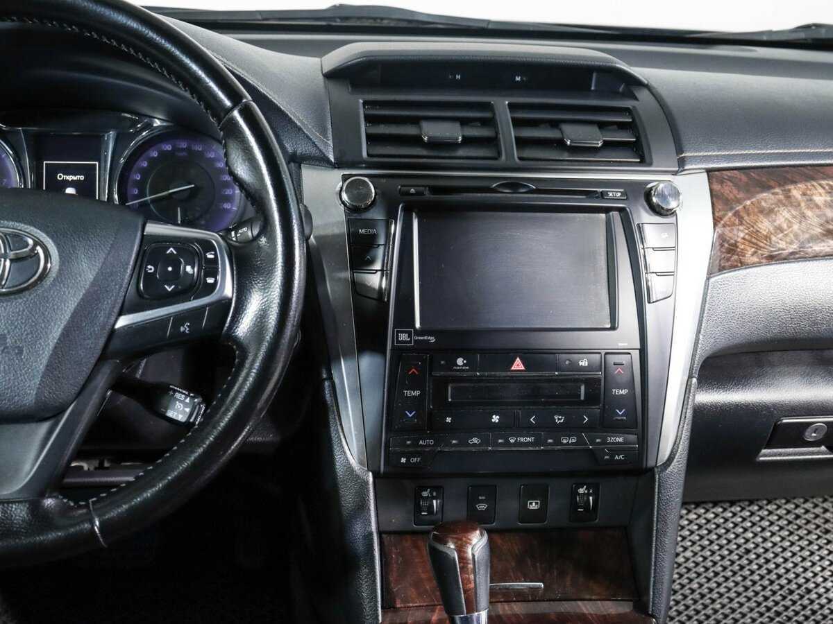 Toyota Camry с пробегом — 2015 год. Фото: #10