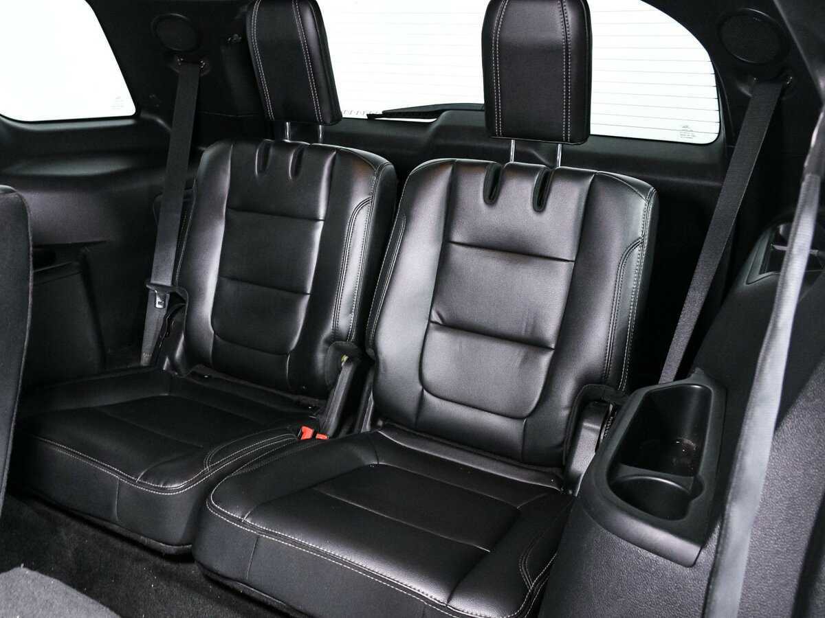 Ford Explorer с пробегом — 2016 год. Фото: #11