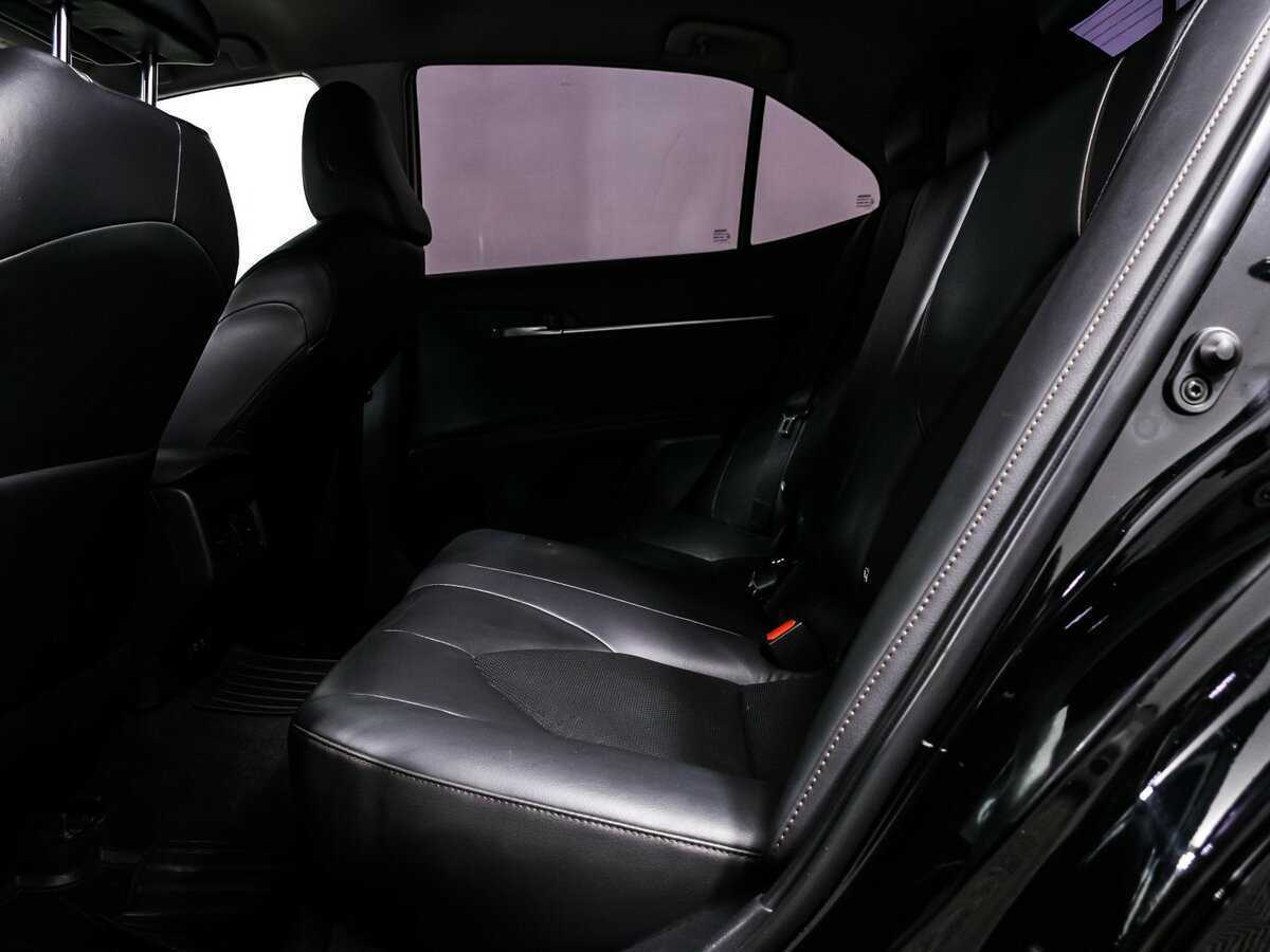 Toyota Camry с пробегом — 2018 год. Фото: #11