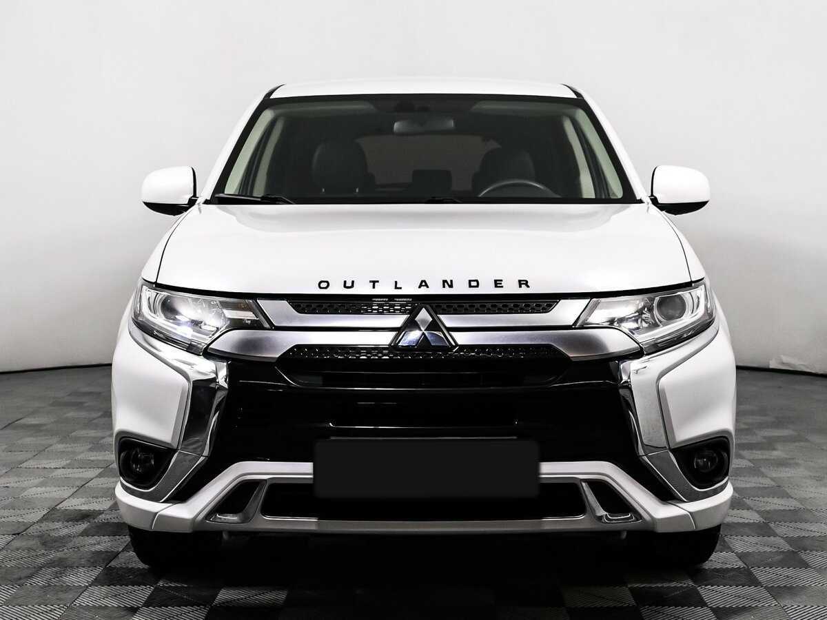 Mitsubishi Outlander с пробегом — 2022 год. Фото: #1