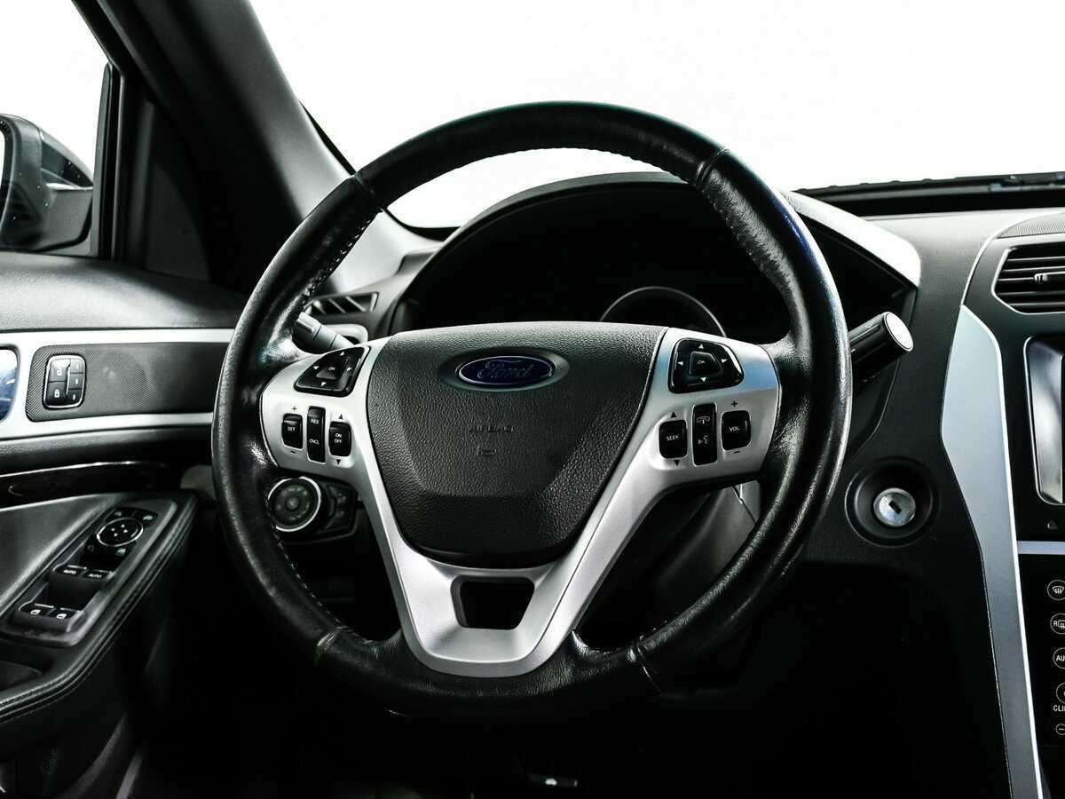 Ford Explorer с пробегом — 2013 год. Фото: #15