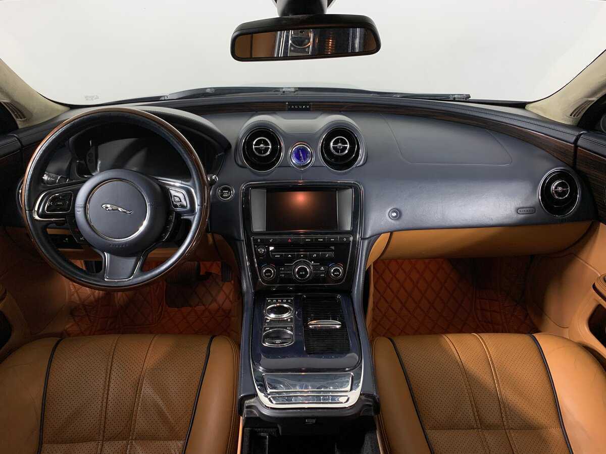 Jaguar XJ с пробегом — 2012 год. Фото: #12