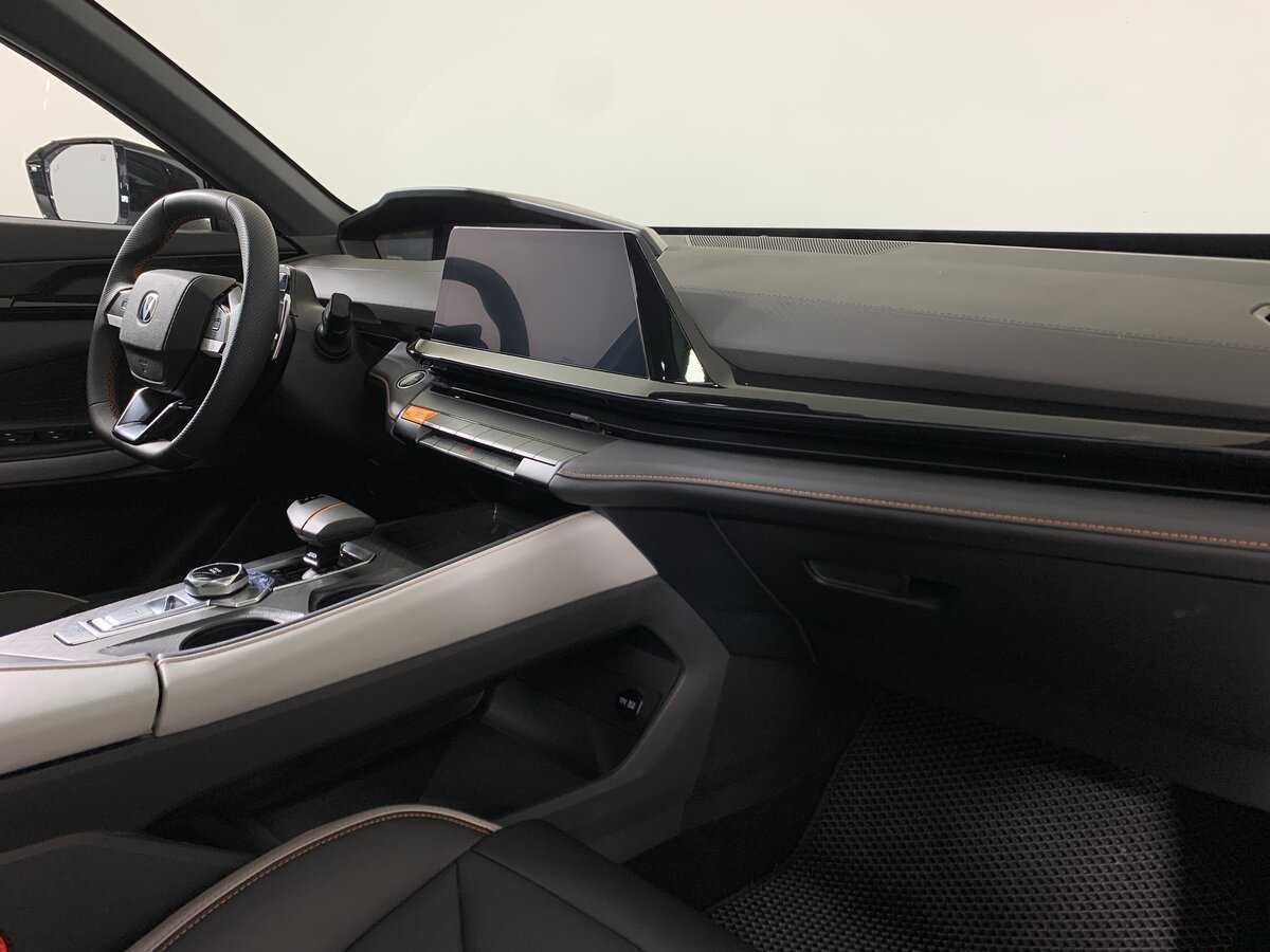 Changan UNI-V с пробегом — 2024 год. Фото: #13