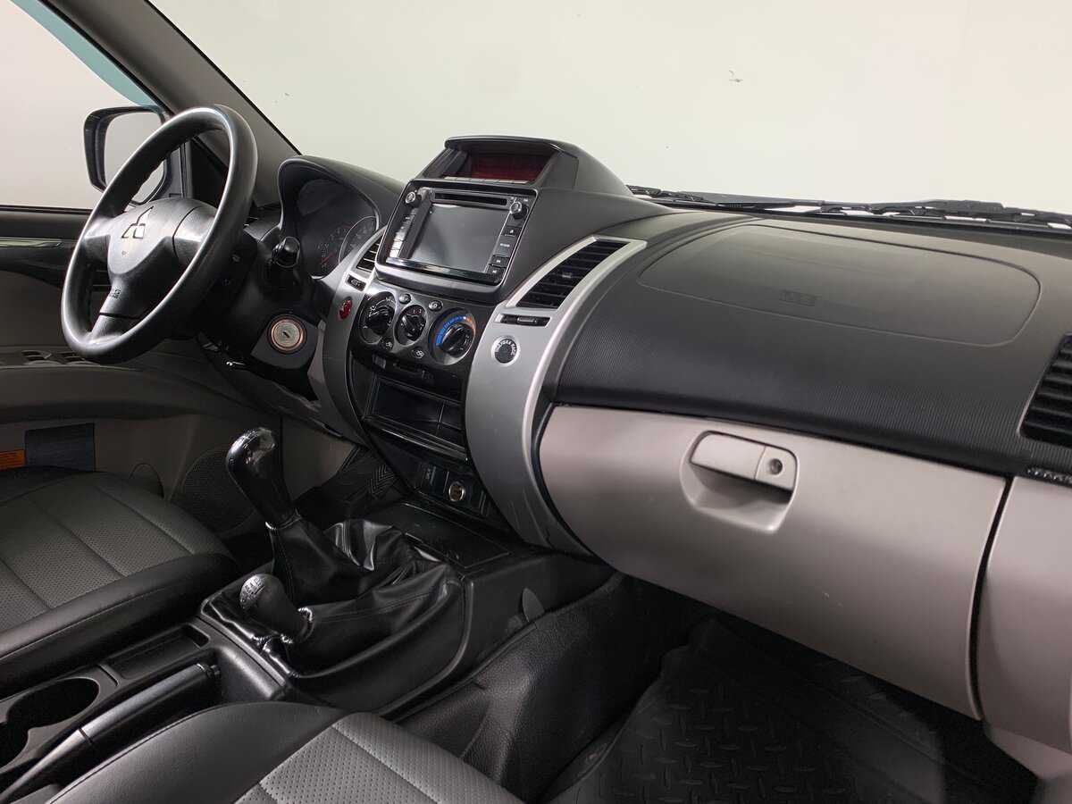 Mitsubishi Pajero Sport с пробегом — 2014 год. Фото: #13