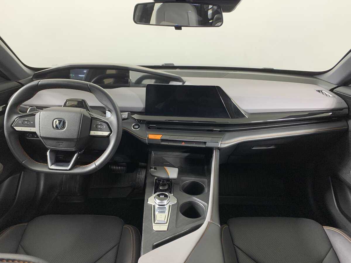 Changan UNI-V с пробегом — 2023 год. Фото: #12