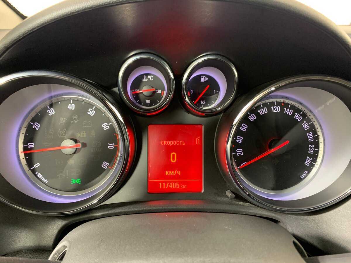 Opel Astra с пробегом — 2012 год. Фото: #14