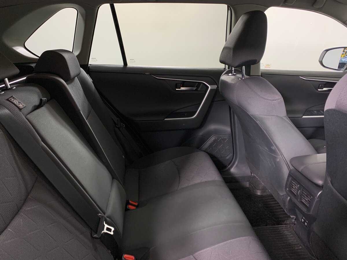 Toyota RAV4 с пробегом — 2020 год. Фото: #17