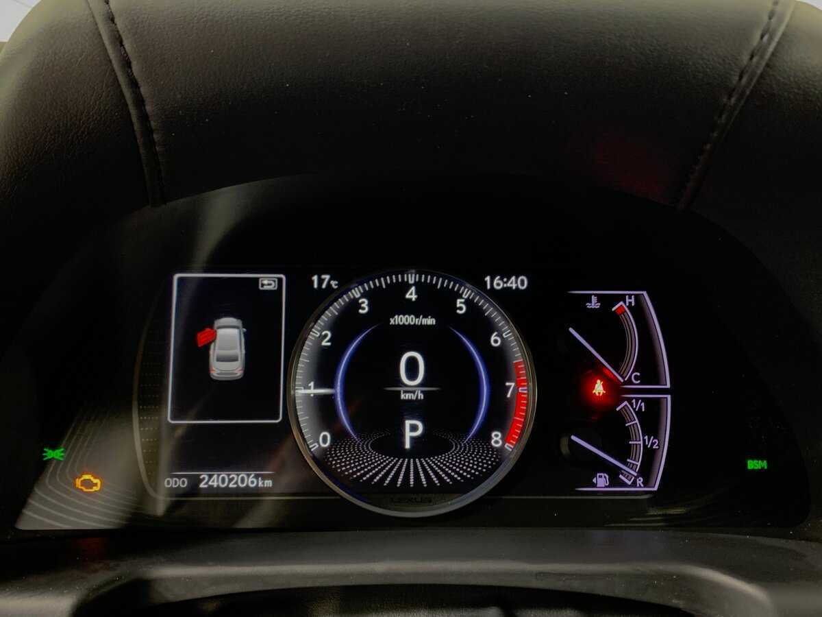 Lexus ES с пробегом — 2018 год. Фото: #12