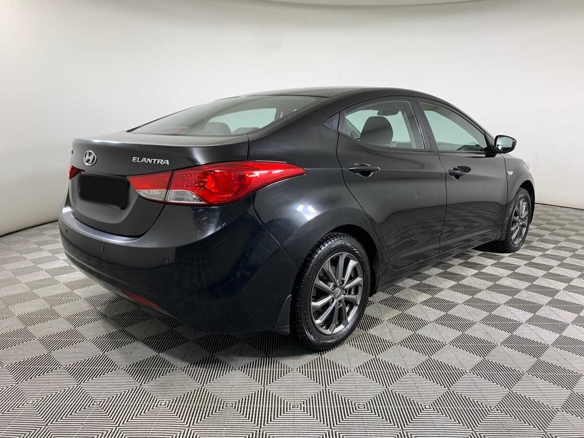 Hyundai Elantra с пробегом — 2012 год. Фото: #4