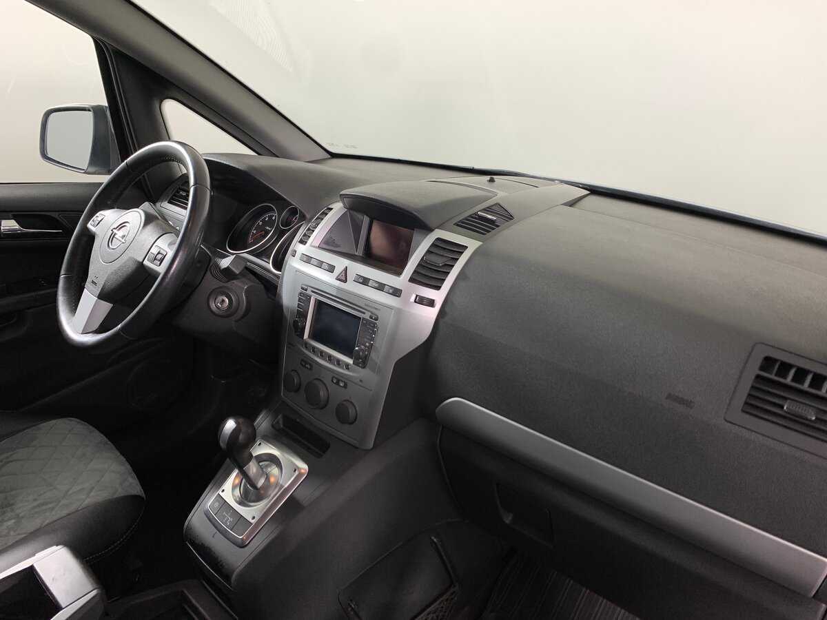 Opel Zafira с пробегом — 2012 год. Фото: #12