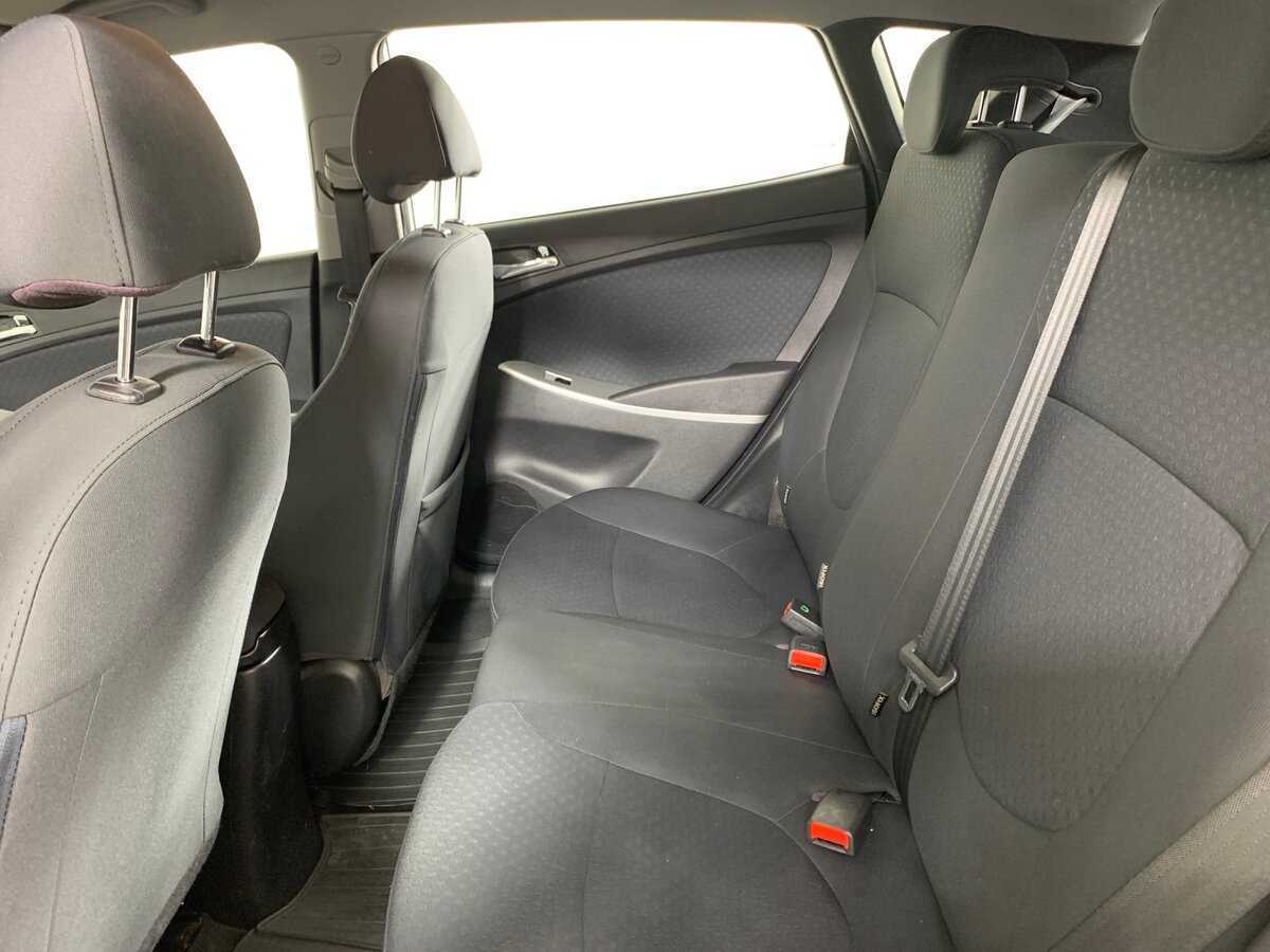 Hyundai Solaris с пробегом — 2012 год. Фото: #18