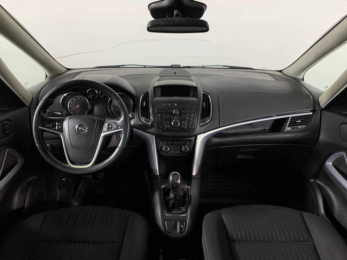 Opel Zafira с пробегом — 2012 год. Фото: #12