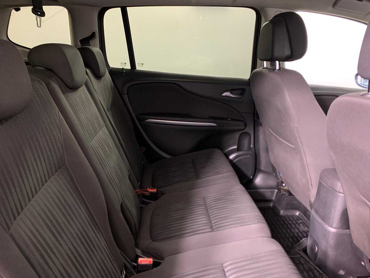 Opel Zafira с пробегом — 2012 год. Фото: #17