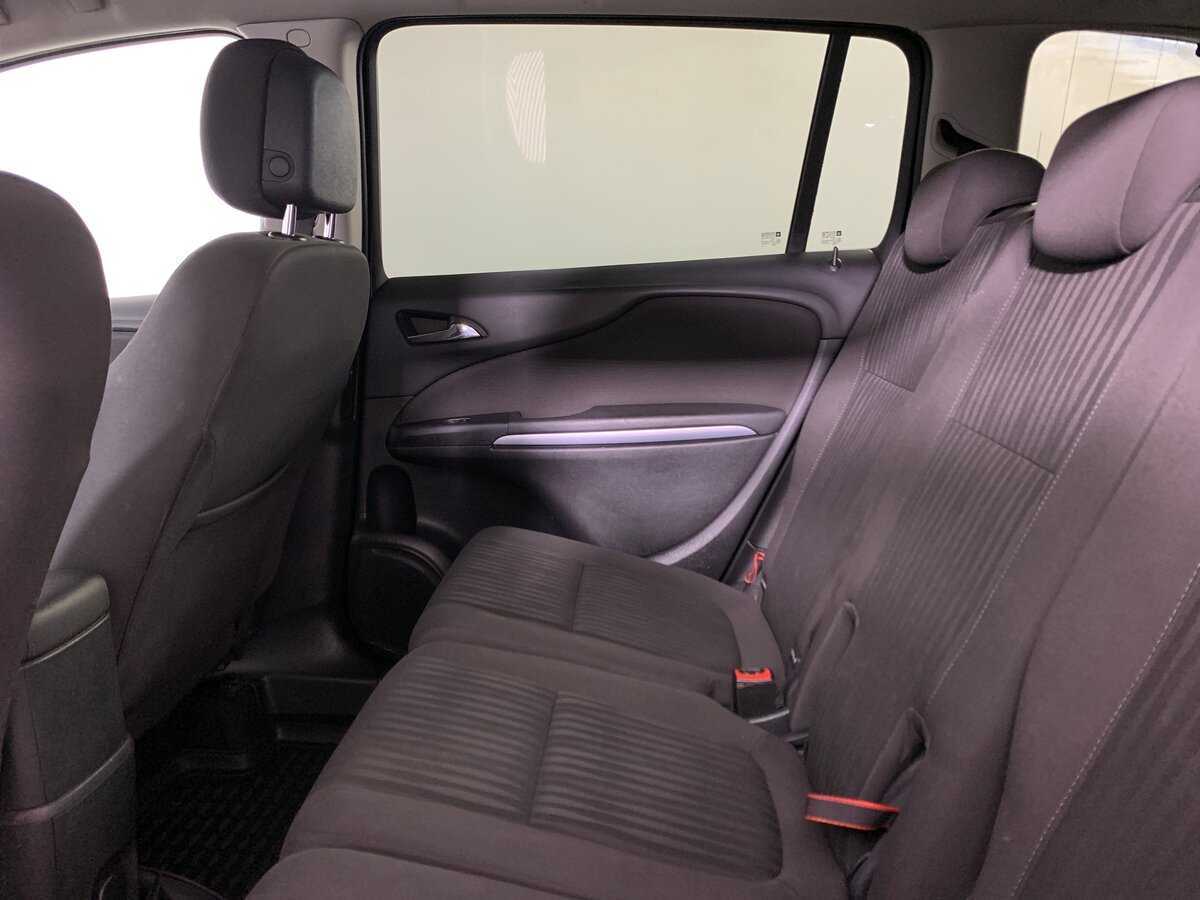 Opel Zafira с пробегом — 2012 год. Фото: #18